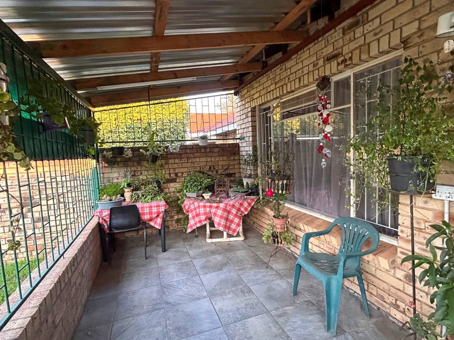 2 Bedroom Property for Sale in Kannoniers Park North West